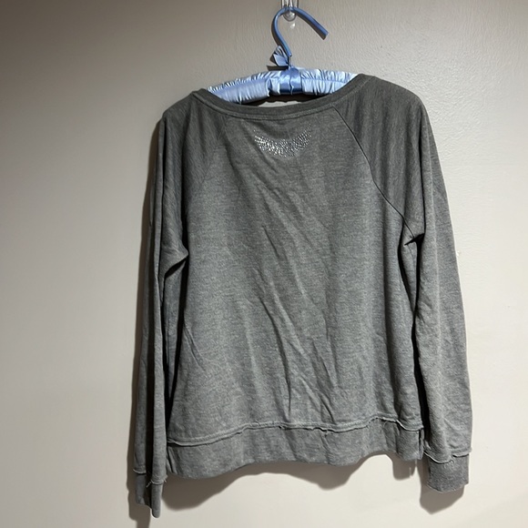 Zipper Top with Design - Picture 5 of 6